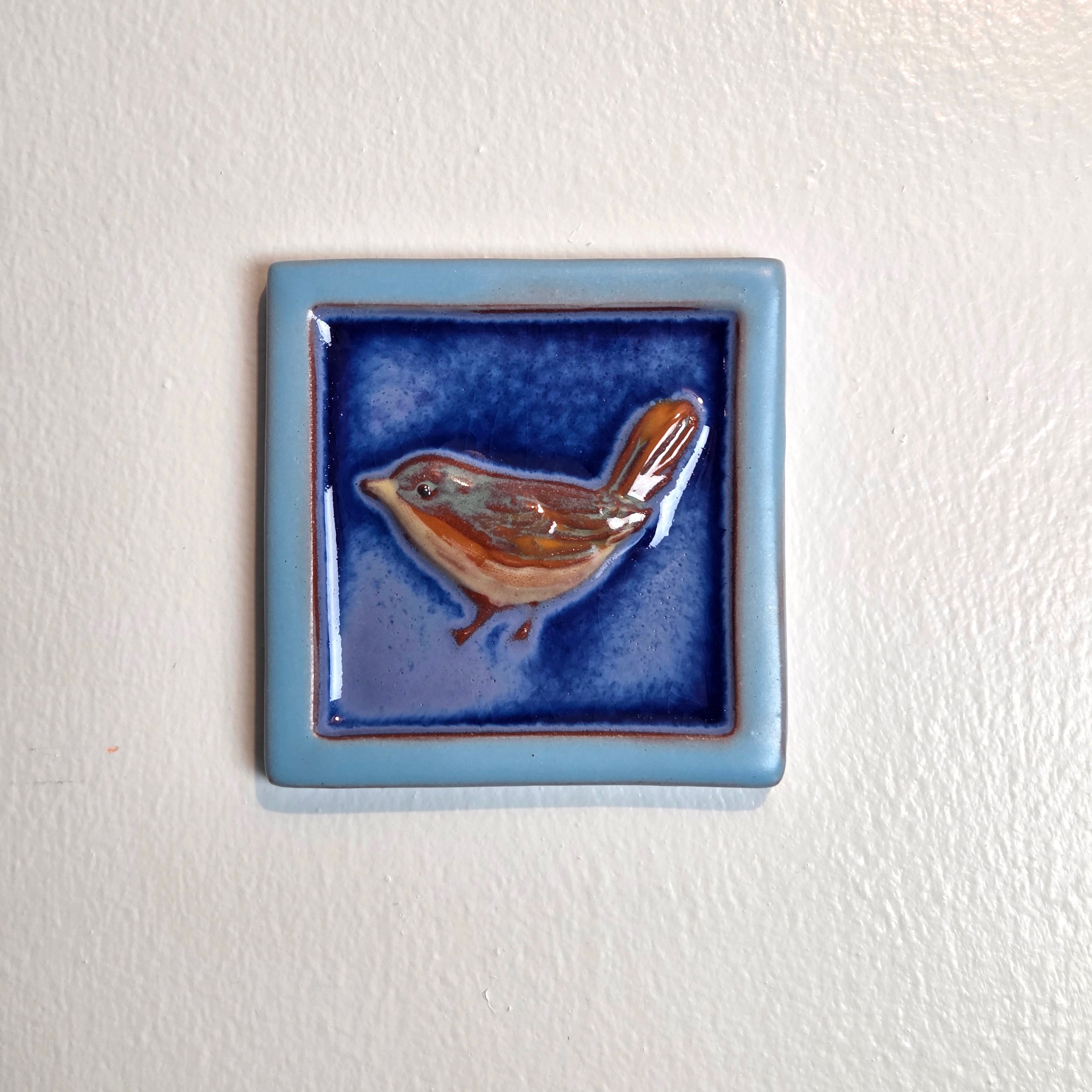 Small Wren Tile with Light Blue Edge - Heart of the Home Inc