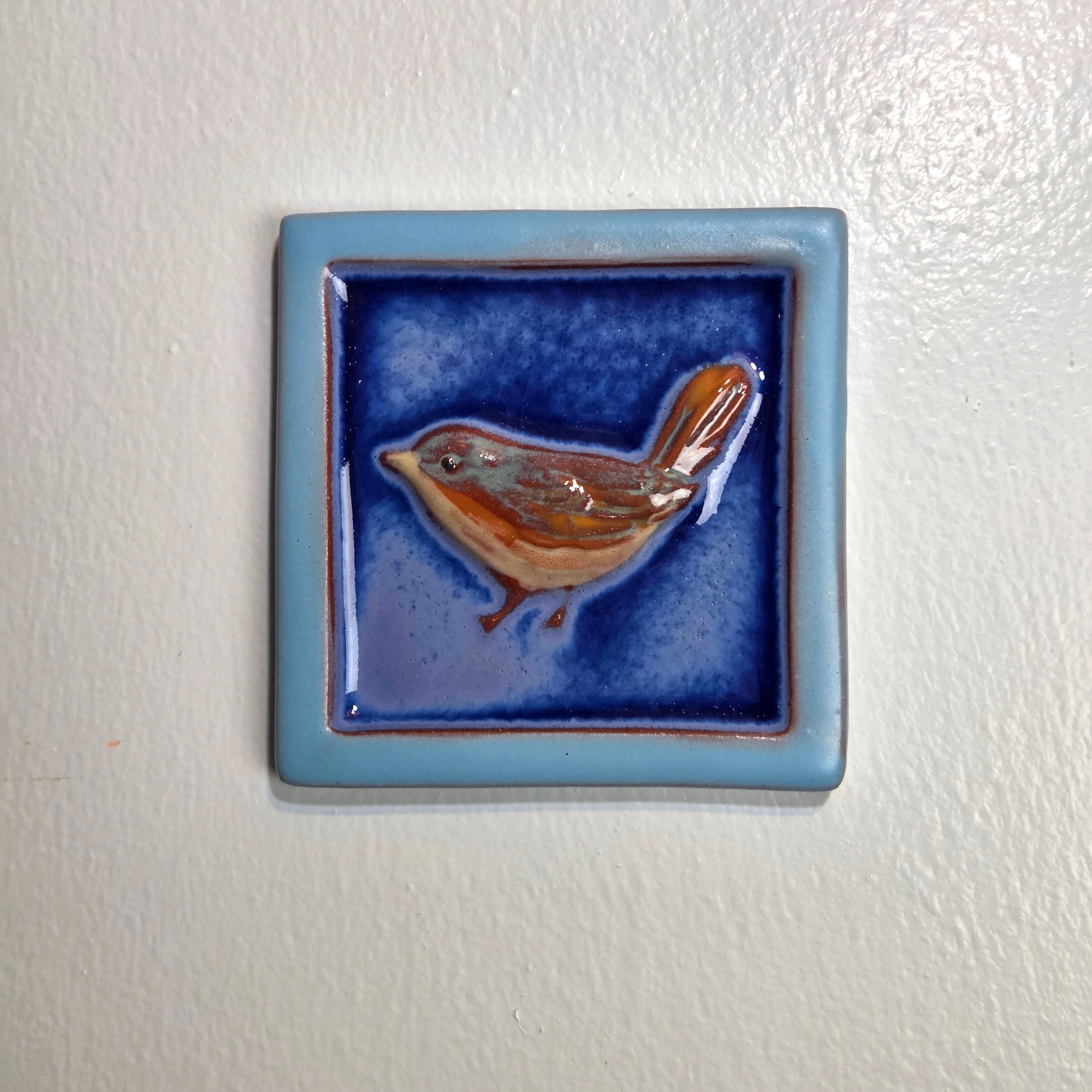 Small Wren Tile with Light Blue Edge - Heart of the Home Inc