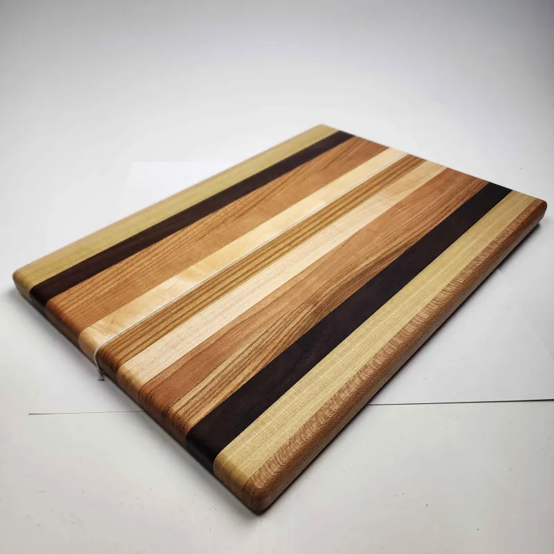 Classic Medium Cutting Board