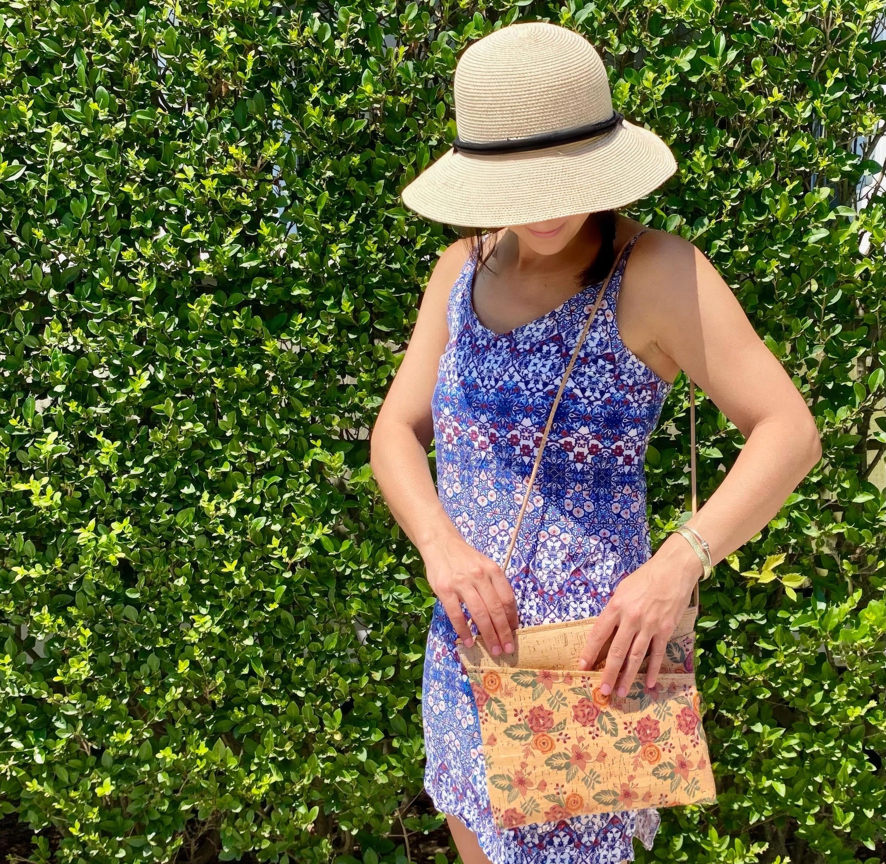 Zip Top Large Cross Body Cork Bag in Flourish Floral - Heart of the Home Inc