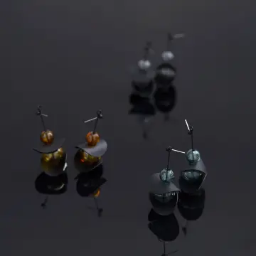 Otto Earrings in Black and Amber - Heart of the Home Inc