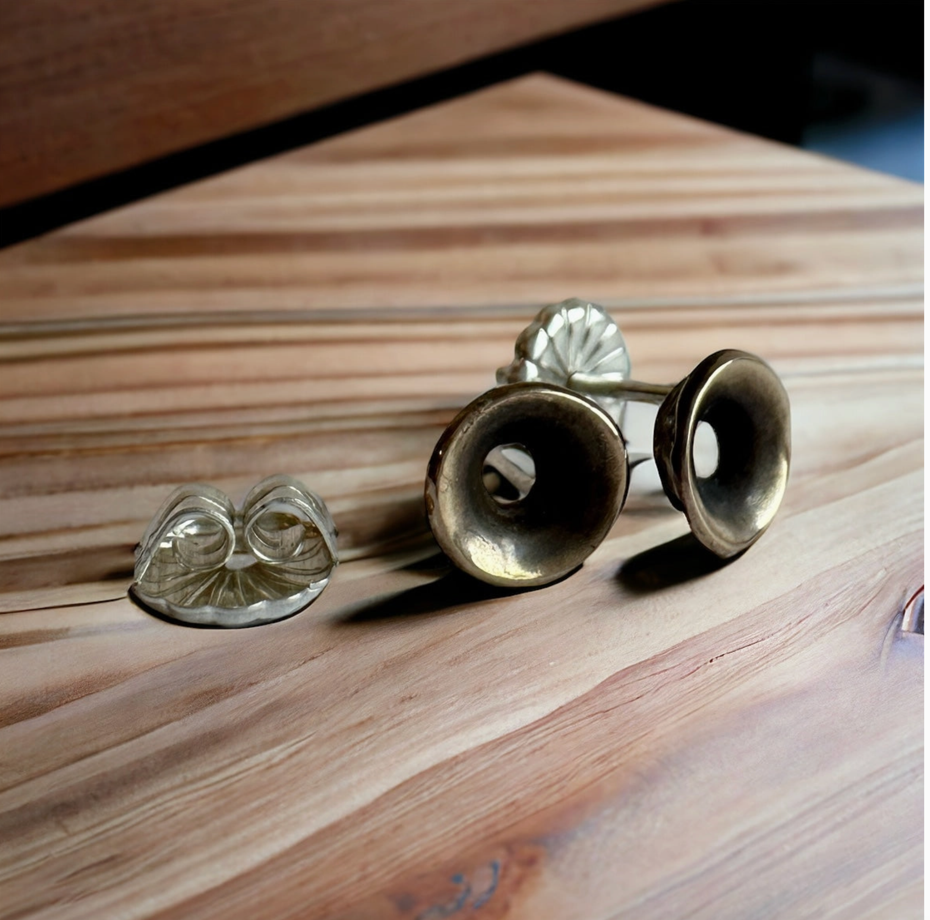 Anemone Stud Earrings in Warm Bronze