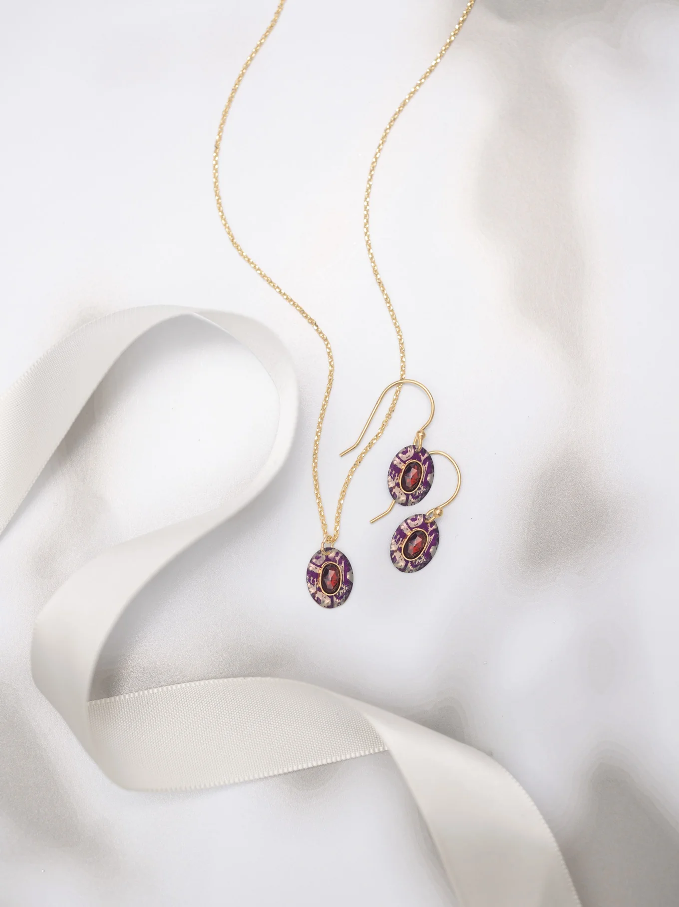 Gracie Pendant in "Vintage Burgundy" - Heart of the Home Inc