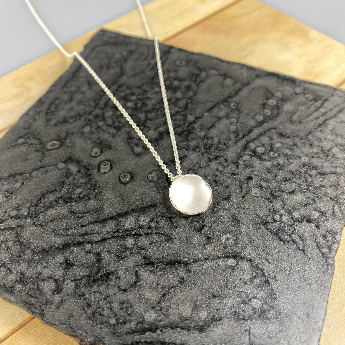 Medium Dishy Pod Pendant in Silver - Heart of the Home PA