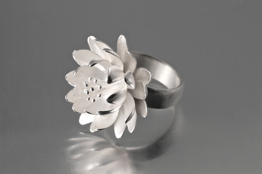 Waterlily Ring in Size 8 - Heart of the Home PA