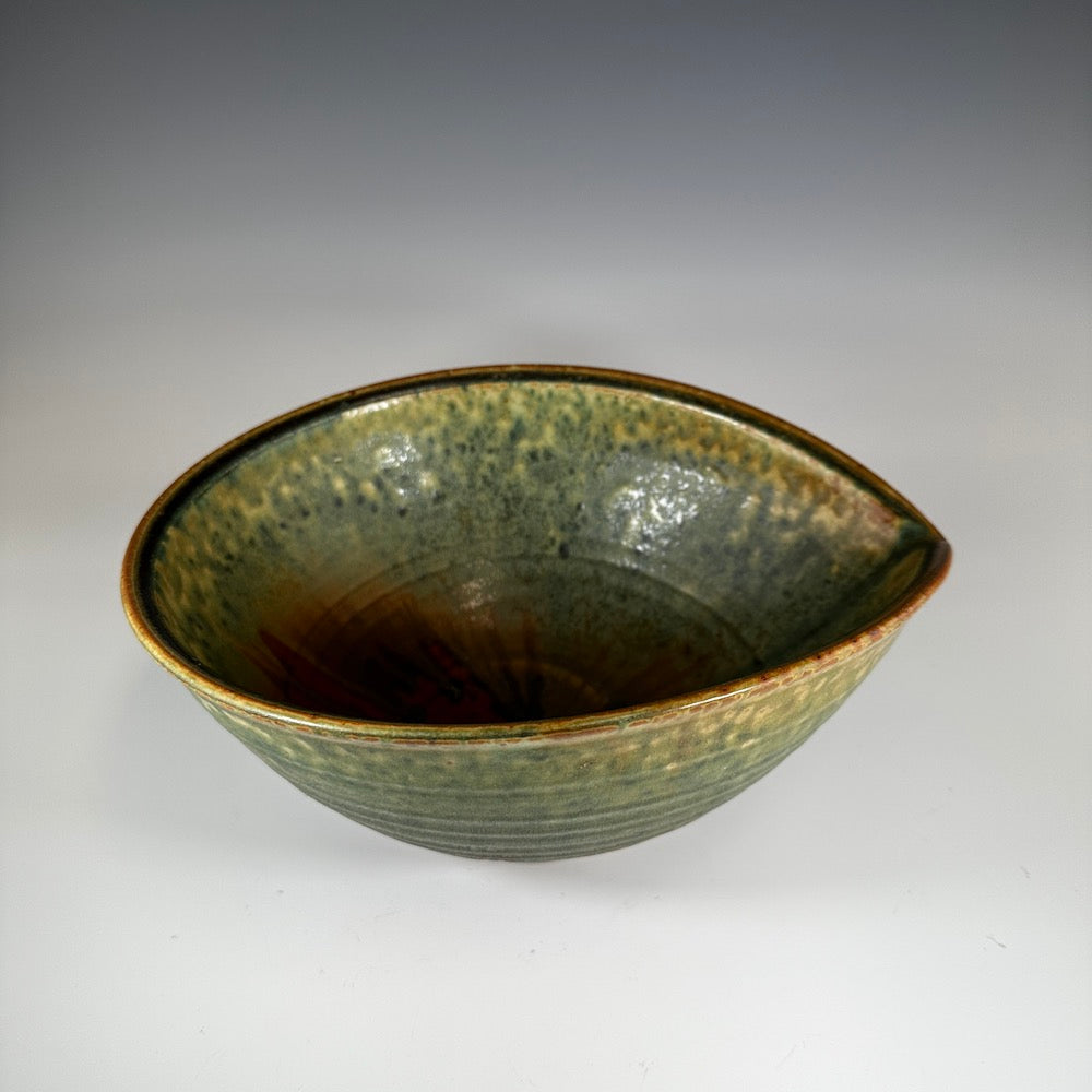 Large Pouring Bowl - Heart of the Home PA