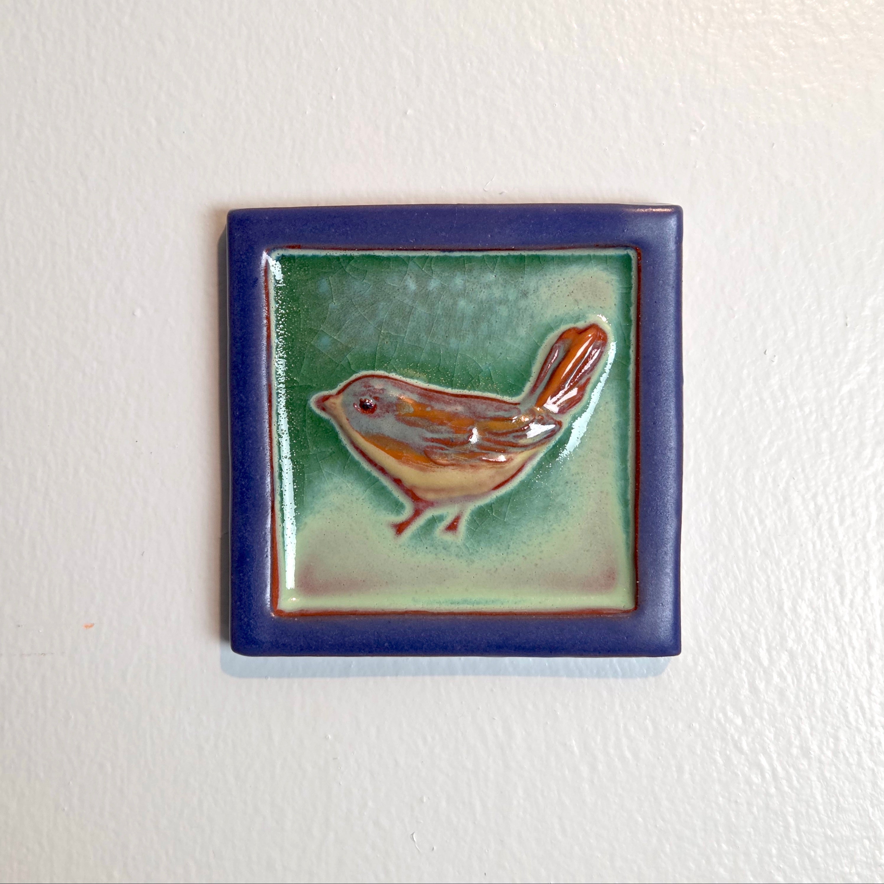Small Wren Tile with Dark Blue Edge - Heart of the Home Inc