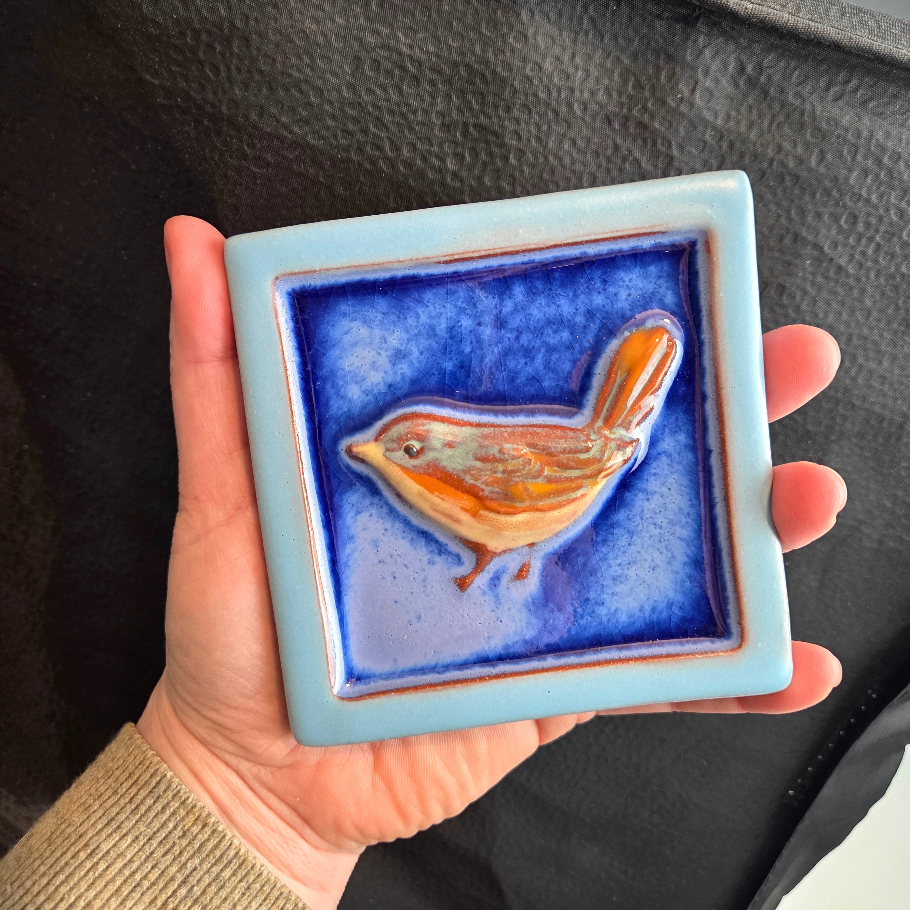 Small Wren Tile with Light Blue Edge - Heart of the Home Inc