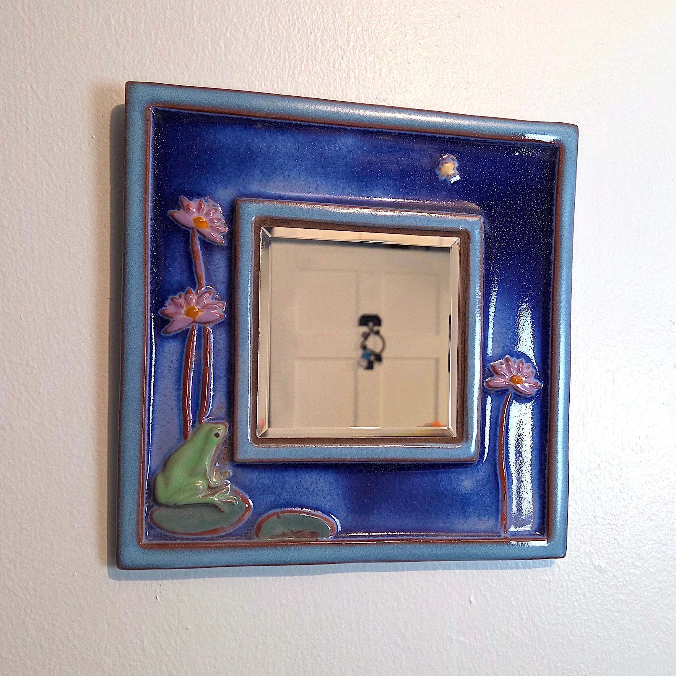 Frog Contemplation Mirrored Tile - Heart of the Home Inc