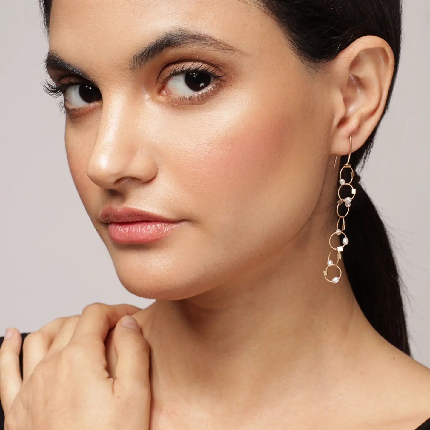 Interlock Long Earrings in Gold & White Pearl