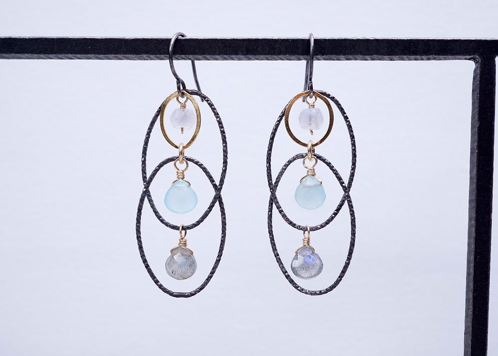 Textured Interlocking Oval Earrings - Heart of the Home Inc