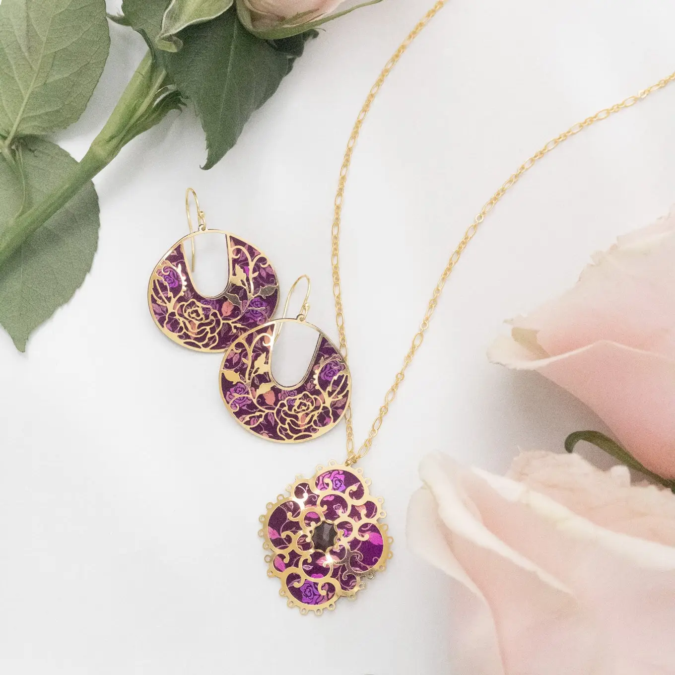 Eternal Rose Pendant - Heart of the Home Inc