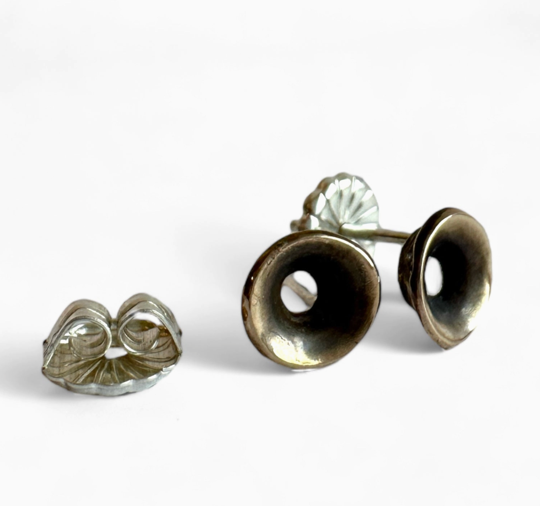 Anemone Stud Earrings in Warm Bronze