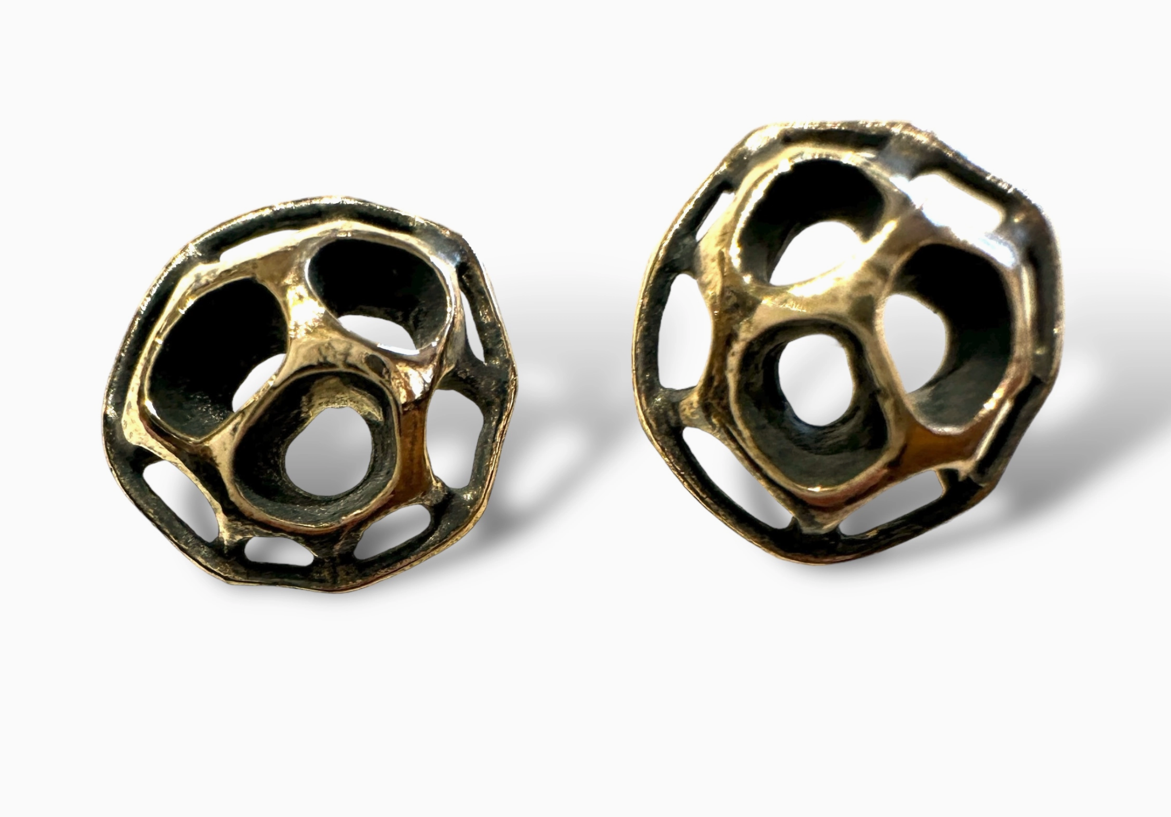 Warm Sweetgum Turtle Studs - Heart of the Home Inc