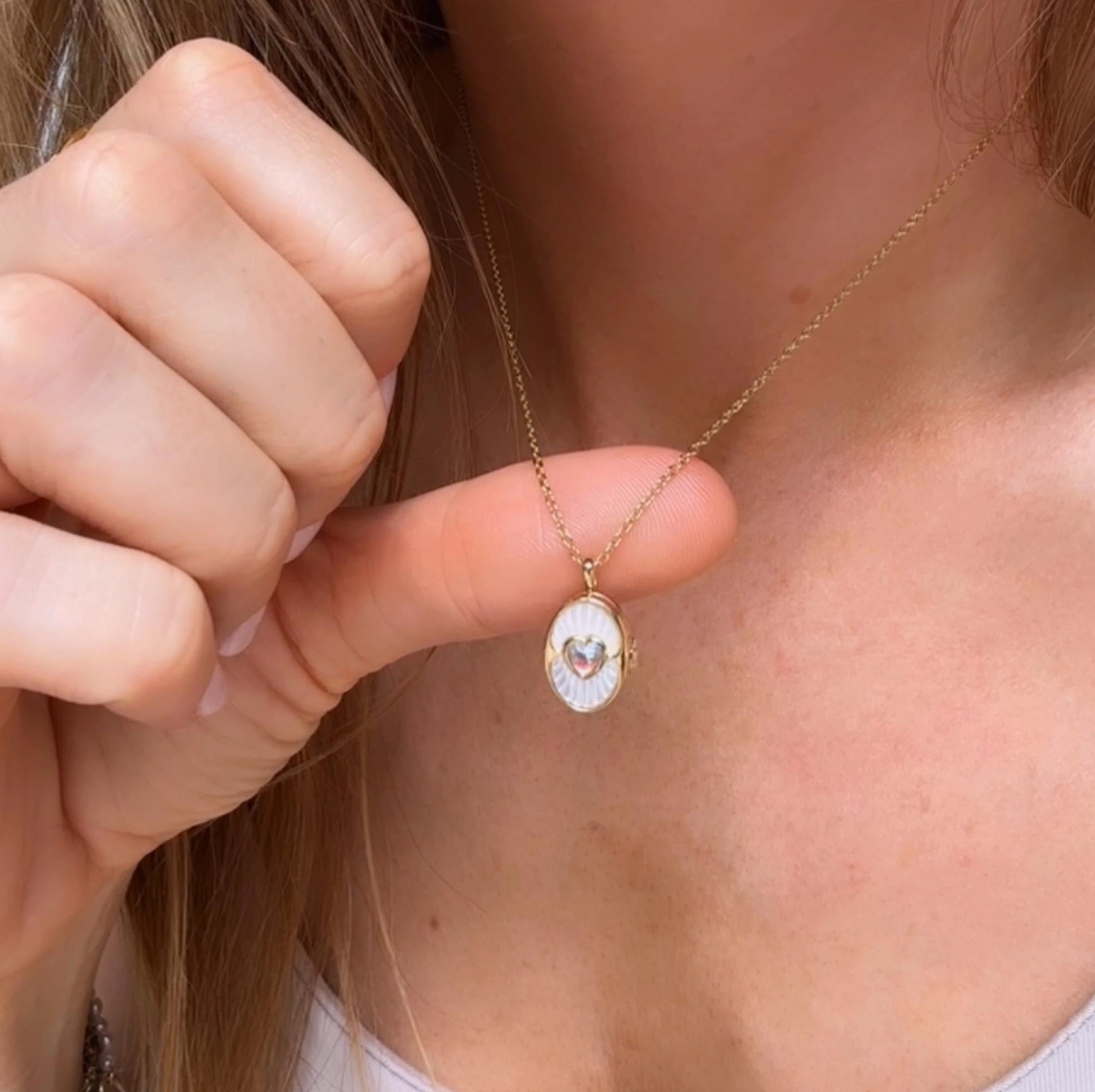 Mother of Pearl Dive in Deep Locket - Heart of the Home Inc