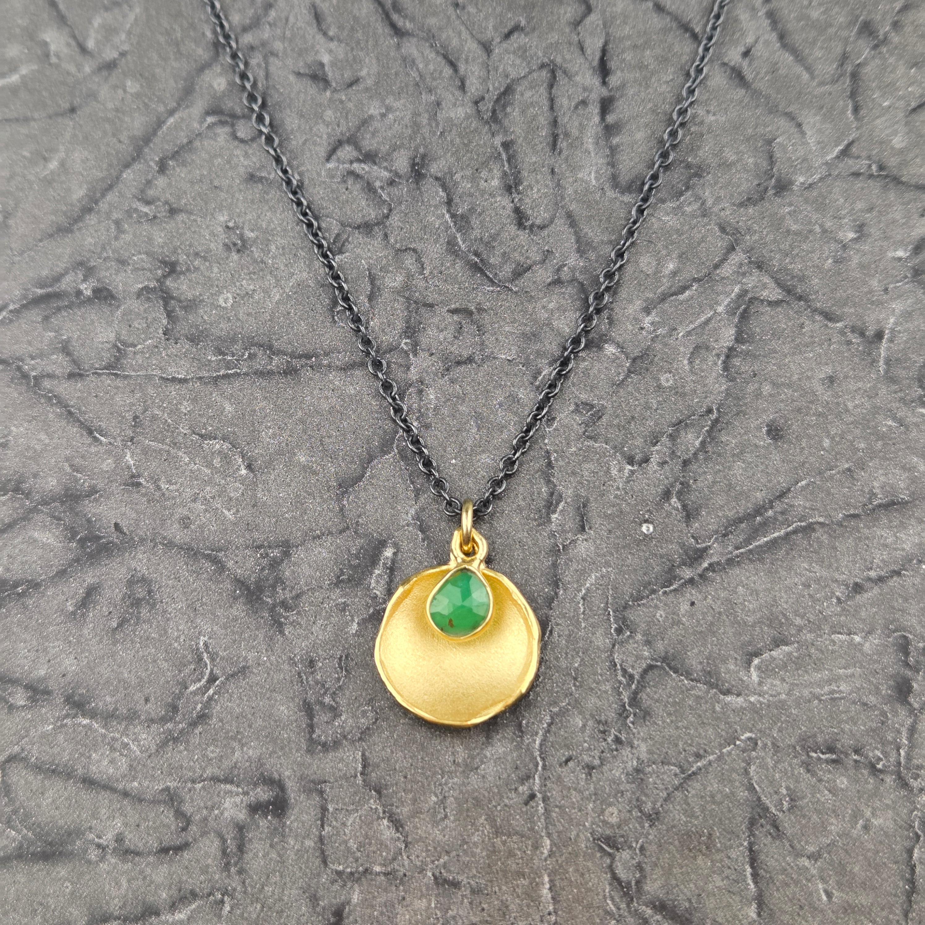 Dishy Emerald Pendant Necklace - Heart of the Home Inc