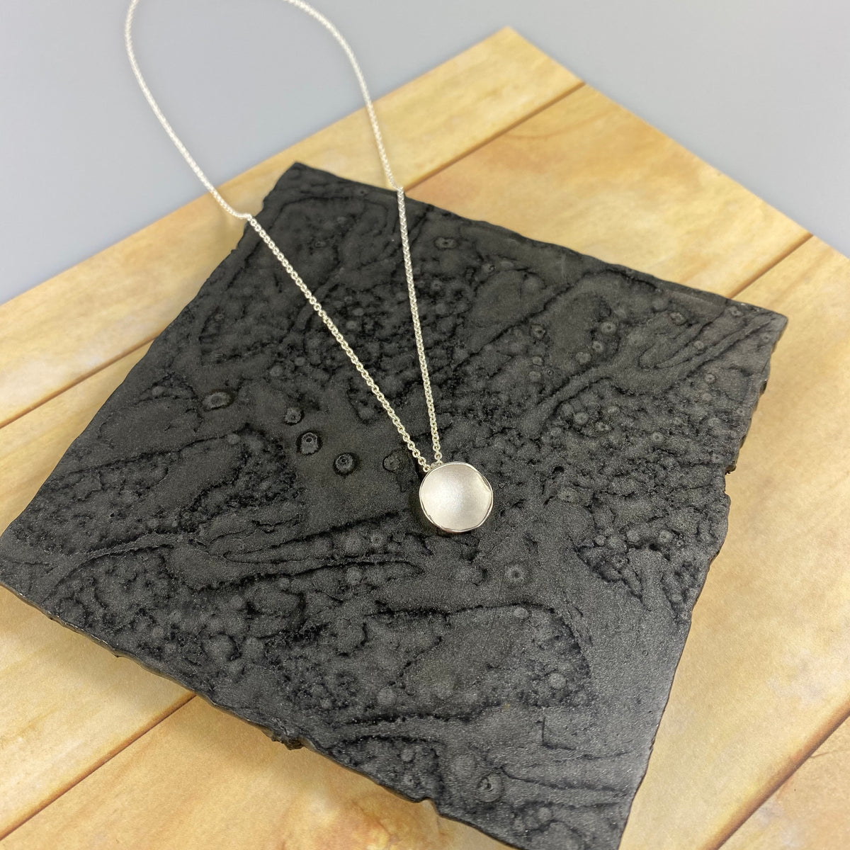 Medium Dishy Pod Pendant in Silver - Heart of the Home PA