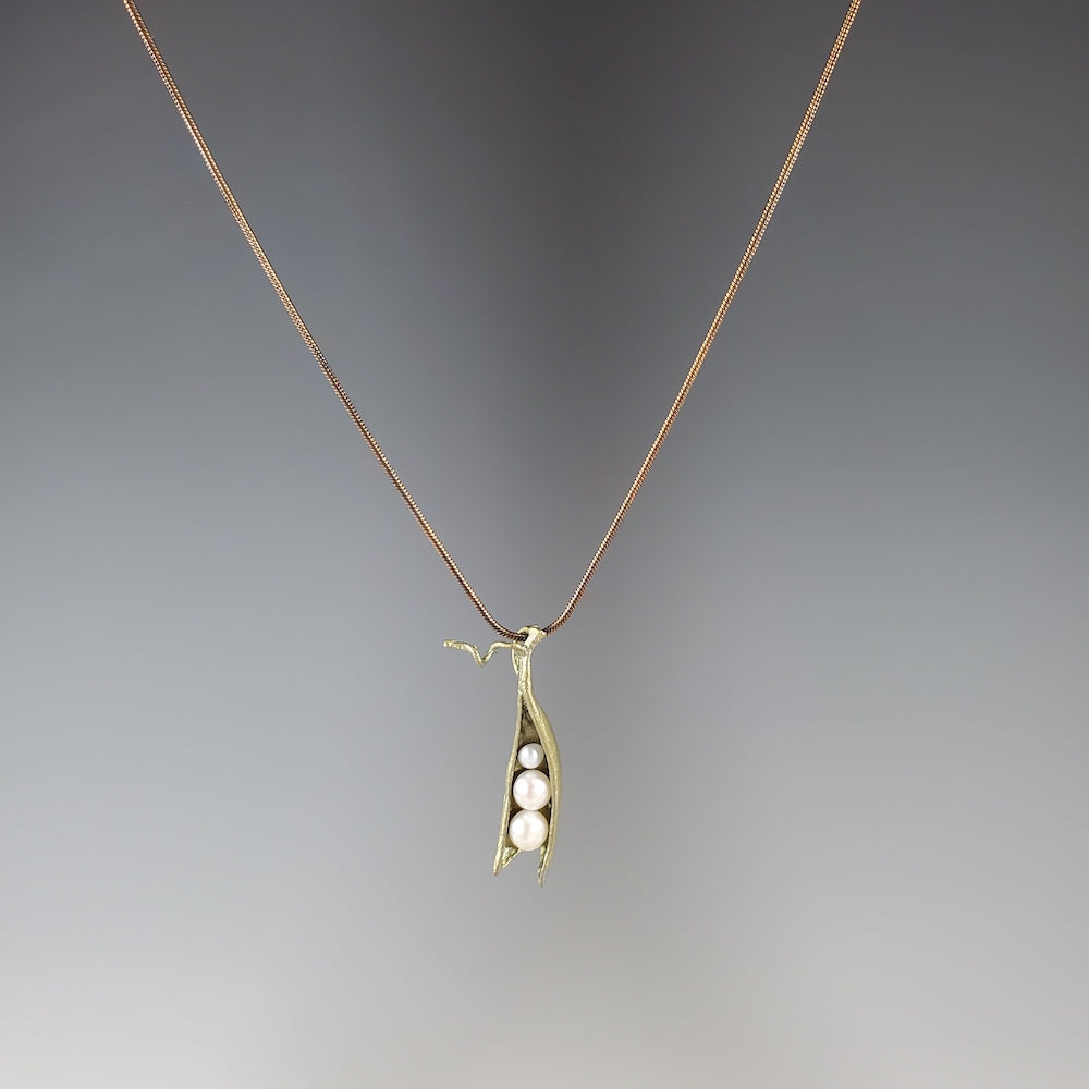 Pea Pod Three Pearl Pendant Necklace - Heart of the Home PA
