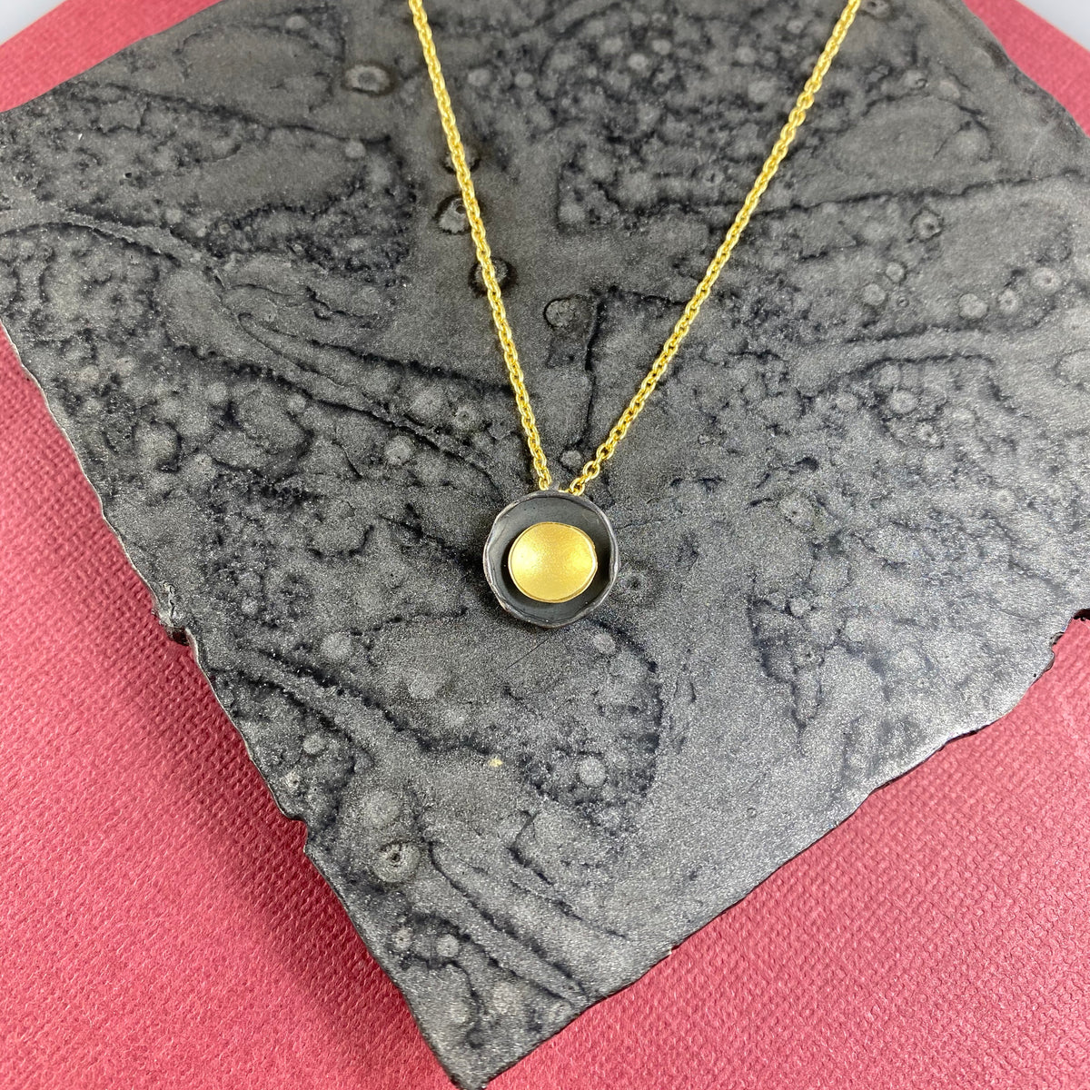 Oyster Dishy Pendant in Black & Gold - Heart of the Home PA