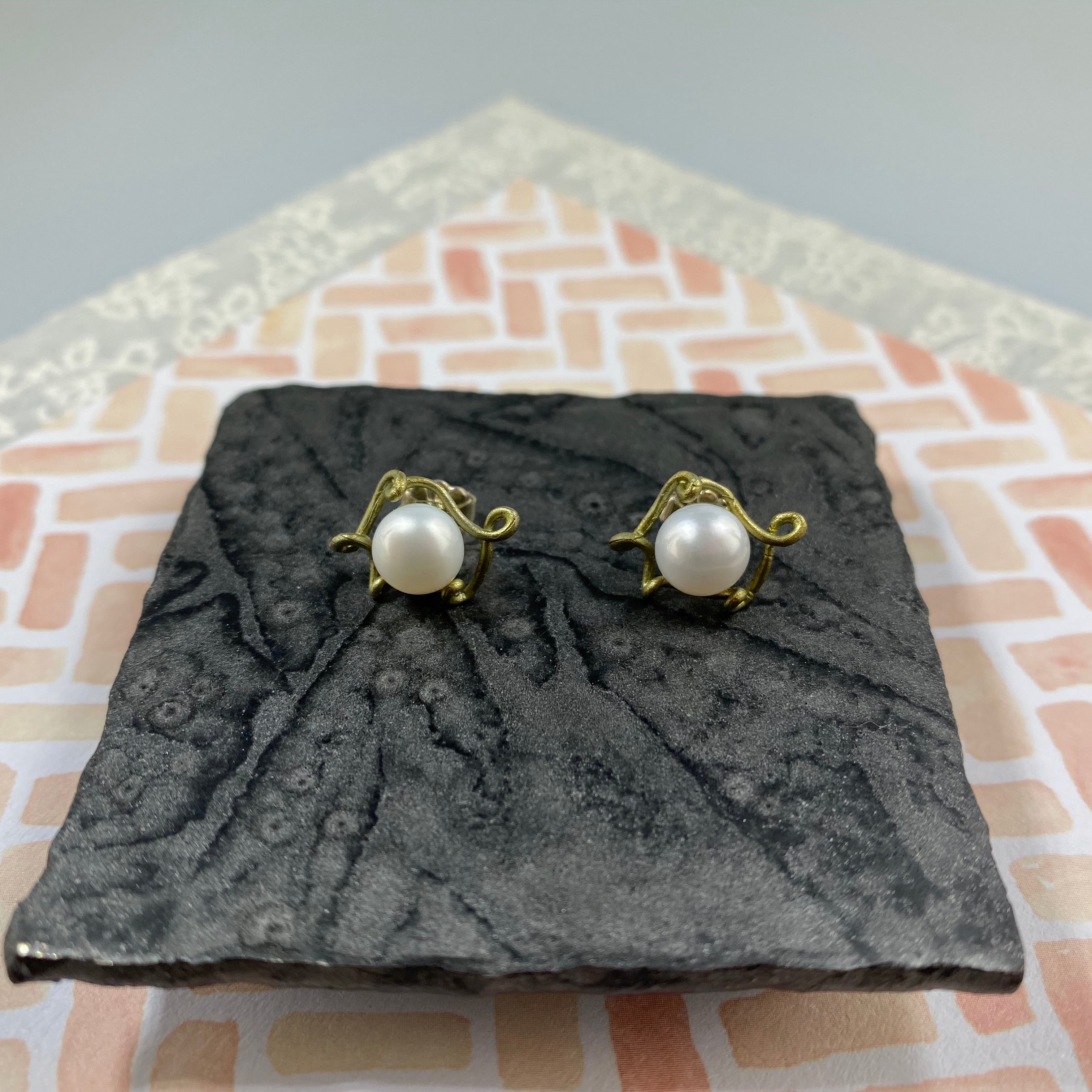 Pea Pod Post Earrings - Heart of the Home PA