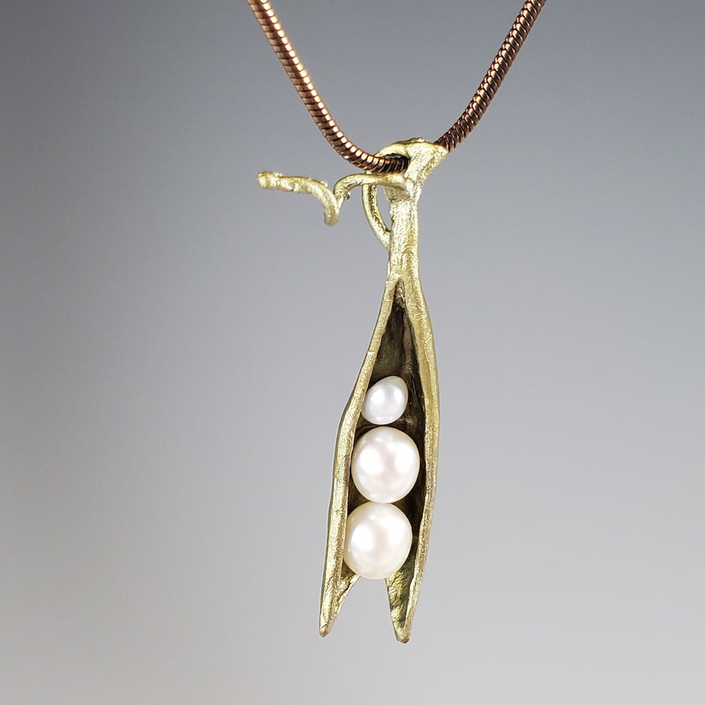 Pea Pod Three Pearl Pendant Necklace - Heart of the Home PA
