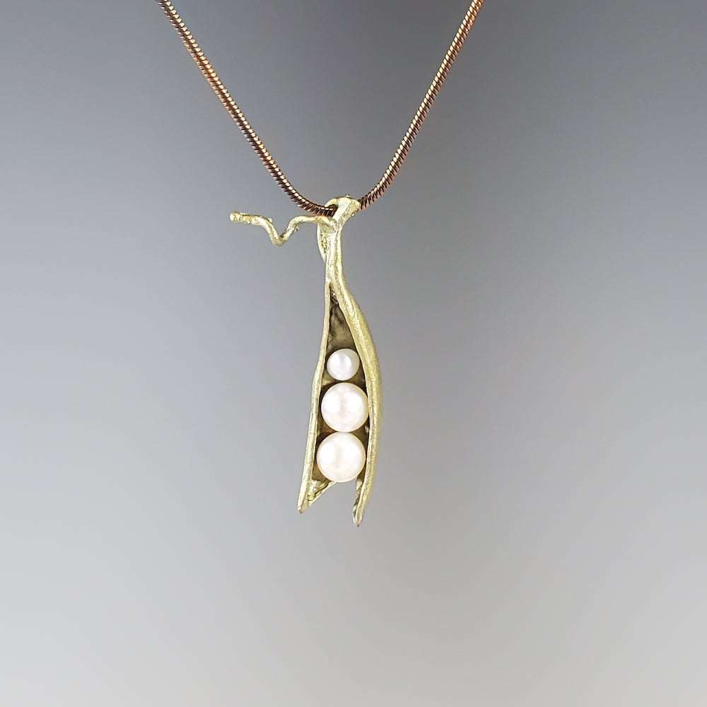 Pea Pod Three Pearl Pendant Necklace - Heart of the Home PA