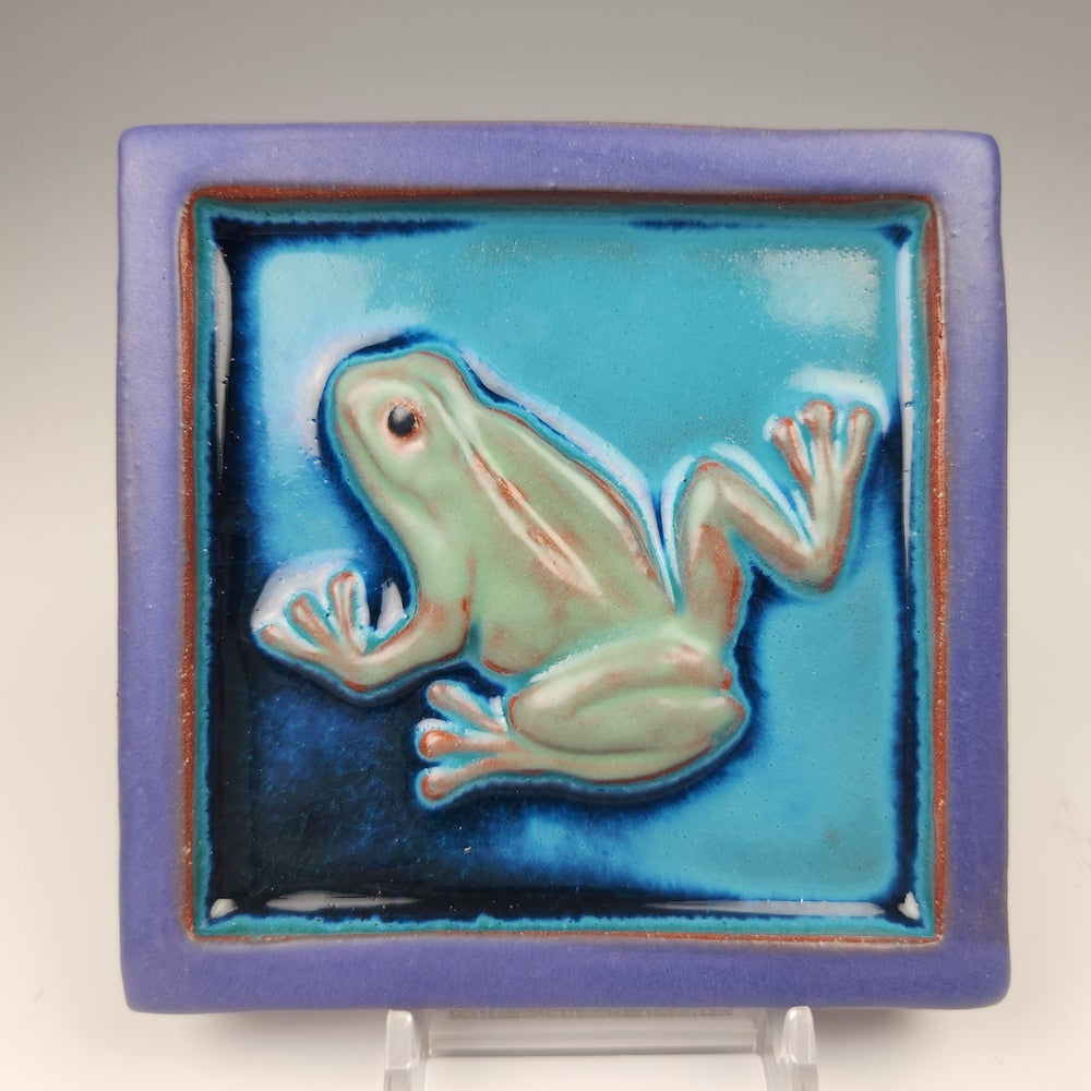 Small Frog Tile with Dark Blue Edges - Heart of the Home PA